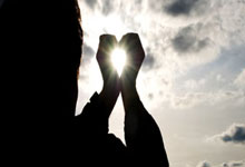 PG电子试玩官网-绿茵场上的无声交响曲：揭秘胜利背后的团队默契密码