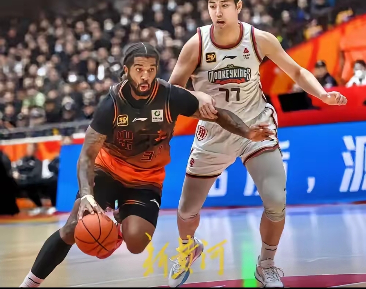 山东队在主场击败了广东宏远队 山东队在主场击败了广东宏远队