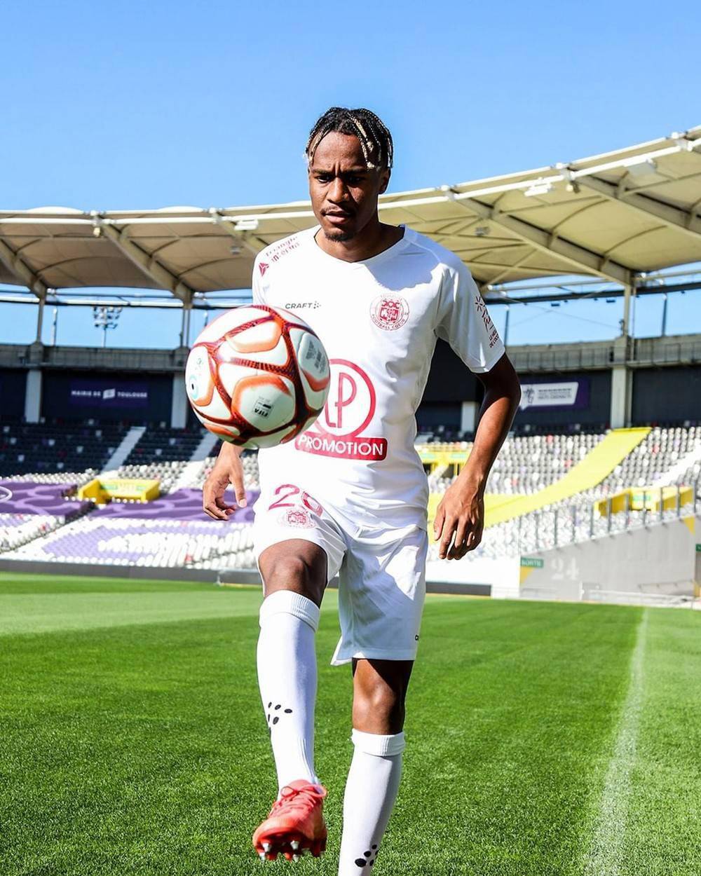 关于图卢兹球员展现出色技术,备战新赛季的信息 关于图卢兹球员展现出色技术,备战新赛季的信息