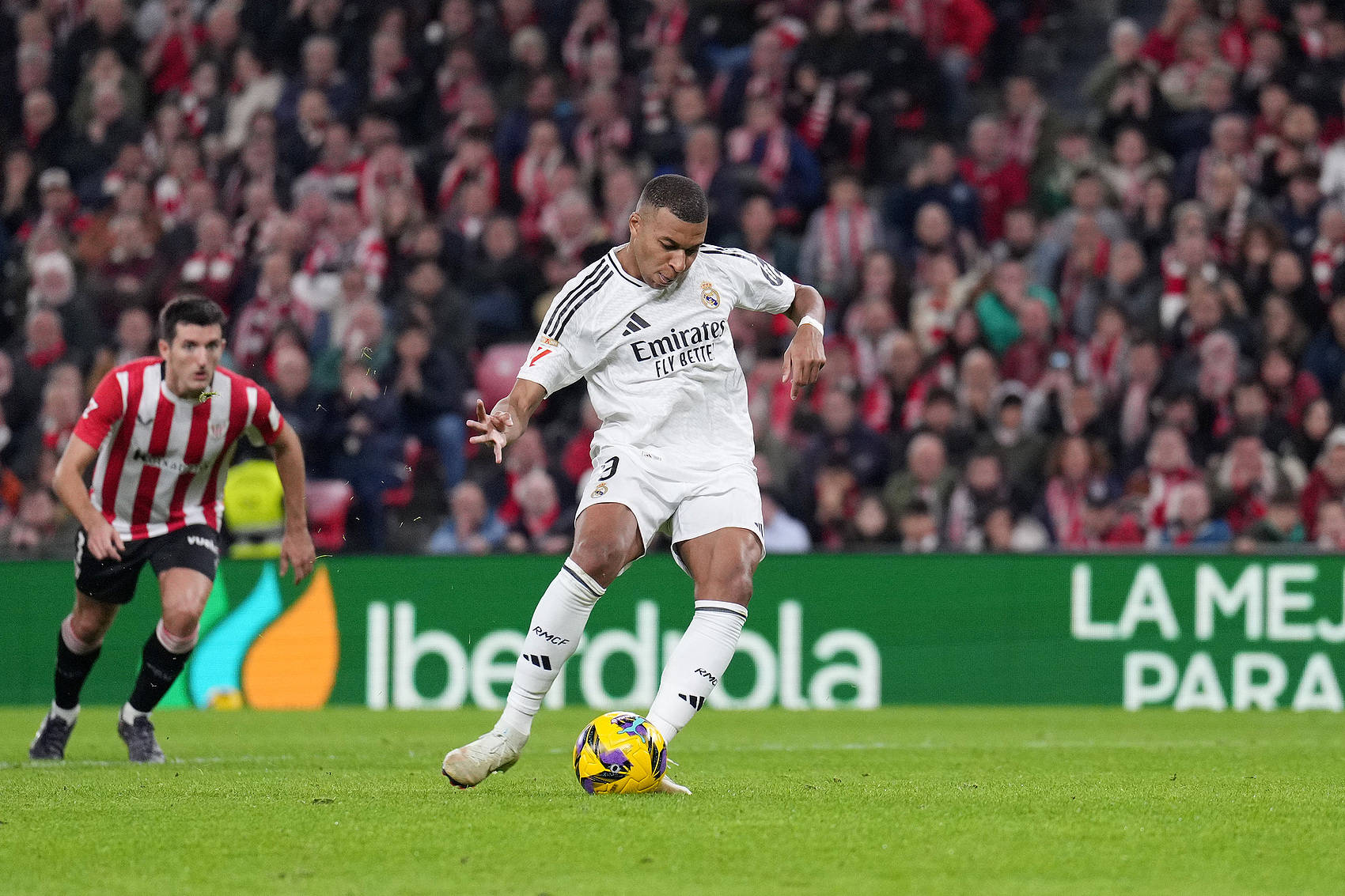 欧洲豪门对决，球场上的梦幻碰撞备受瞩目的简单介绍