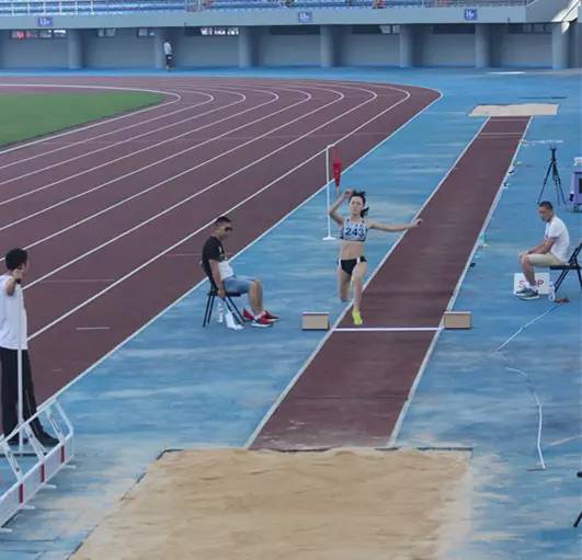 精彩七战四起,欧洲足球锦标赛惊险连连 精彩七战四起,欧洲足球锦标赛惊险连连