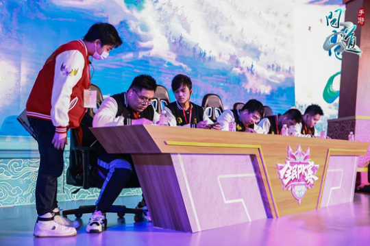 PG电子官方-包含强强对决，谁能捧起胜利的奖杯？的词条