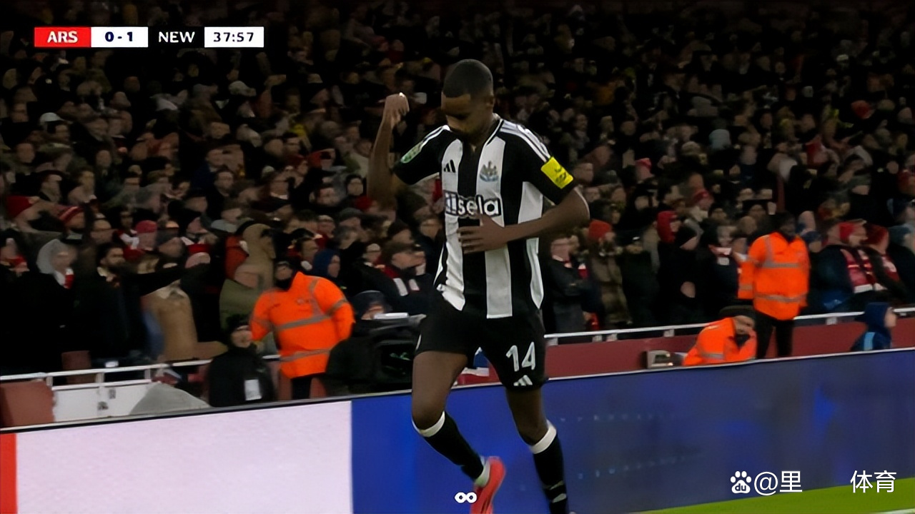 阿森纳攻势猛烈,力求扭转颓势 阿森纳攻势猛烈,力求扭转颓势