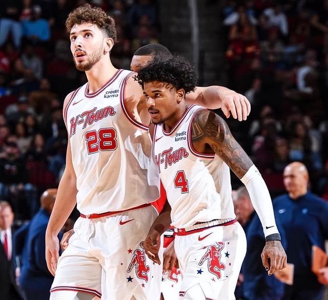 球队实力强劲,轻松战胜对手取得胜利 球队实力强劲,轻松战胜对手取得胜利