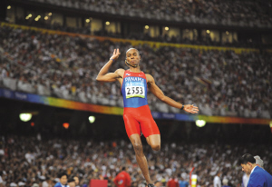 巴拿马田径选手飘然一跃,夺得女子跳远银牌 巴拿马田径选手飘然一跃,夺得女子跳远银牌