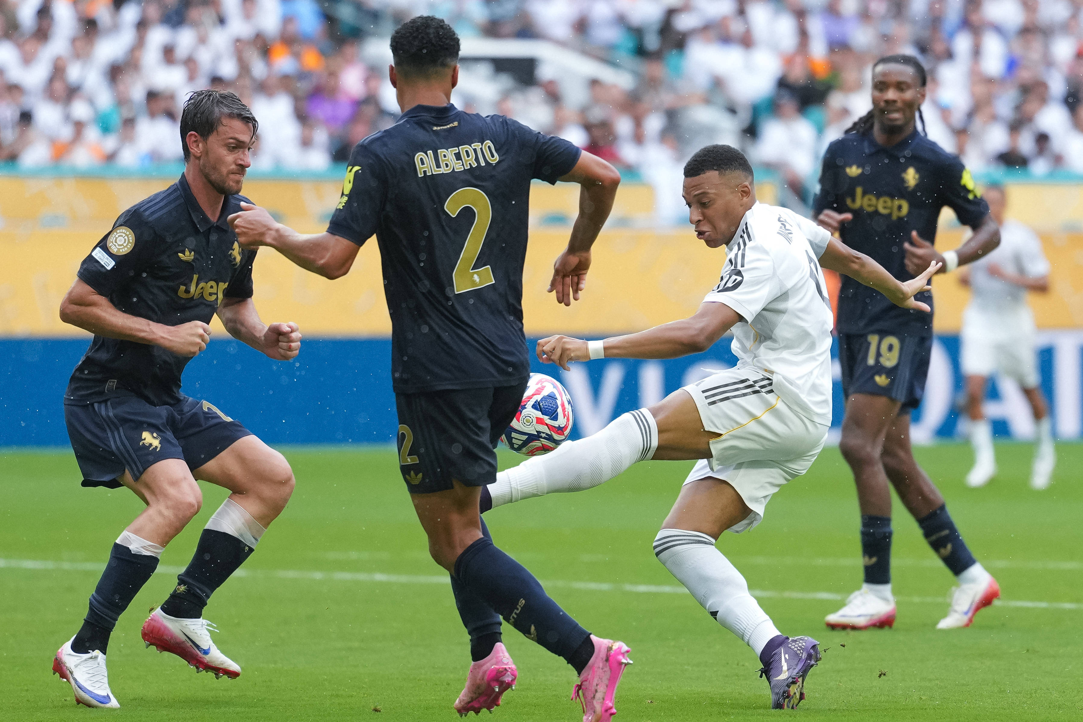 皇马-尤文图斯,绝杀晋级四强 皇马-尤文图斯,绝杀晋级四强