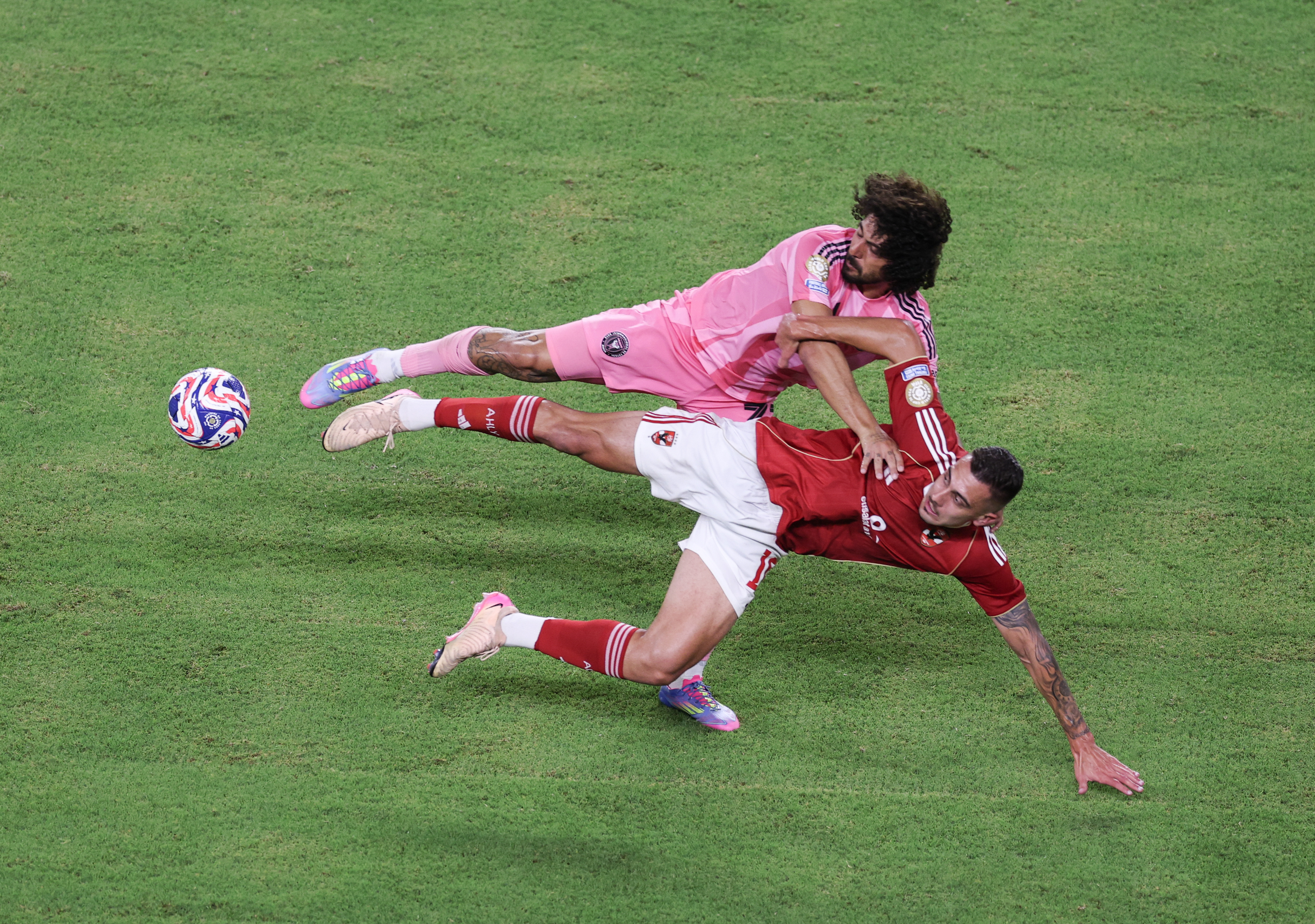 热血激战！世界级足球联赛精彩纷呈