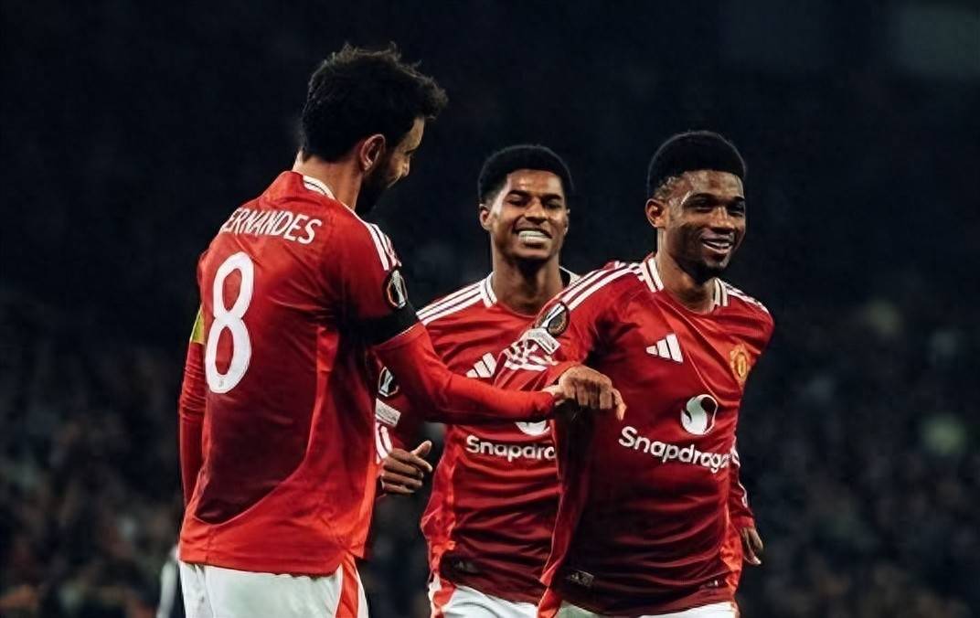 曼联主场压哨得分,欧战气息渐浓 曼联主场压哨得分,欧战气息渐浓