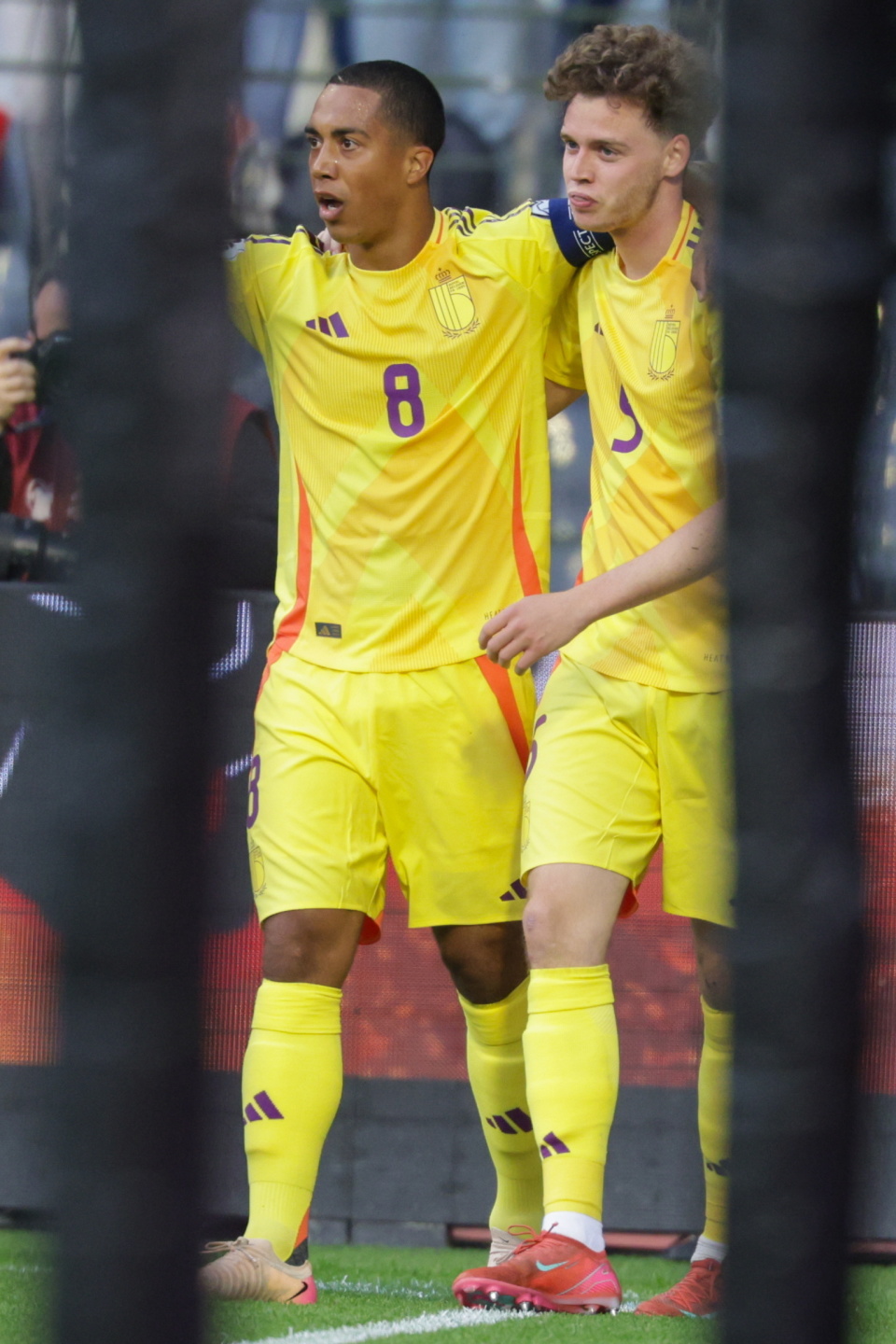 比利时队击败对手，斩获欧预赛胜利