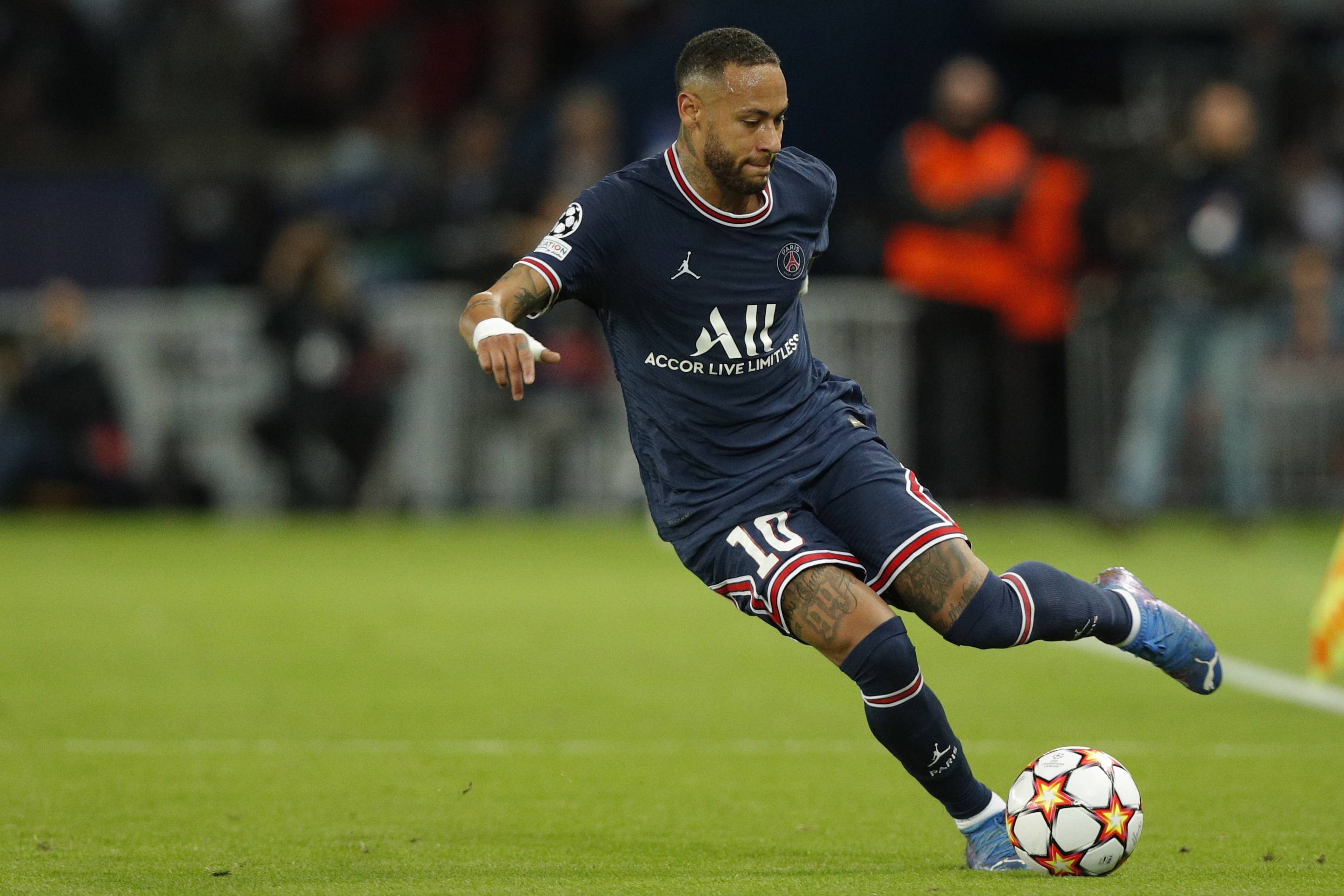 里昂经过激烈争夺,成功击败巴黎圣日耳曼 里昂经过激烈争夺,成功击败巴黎圣日耳曼