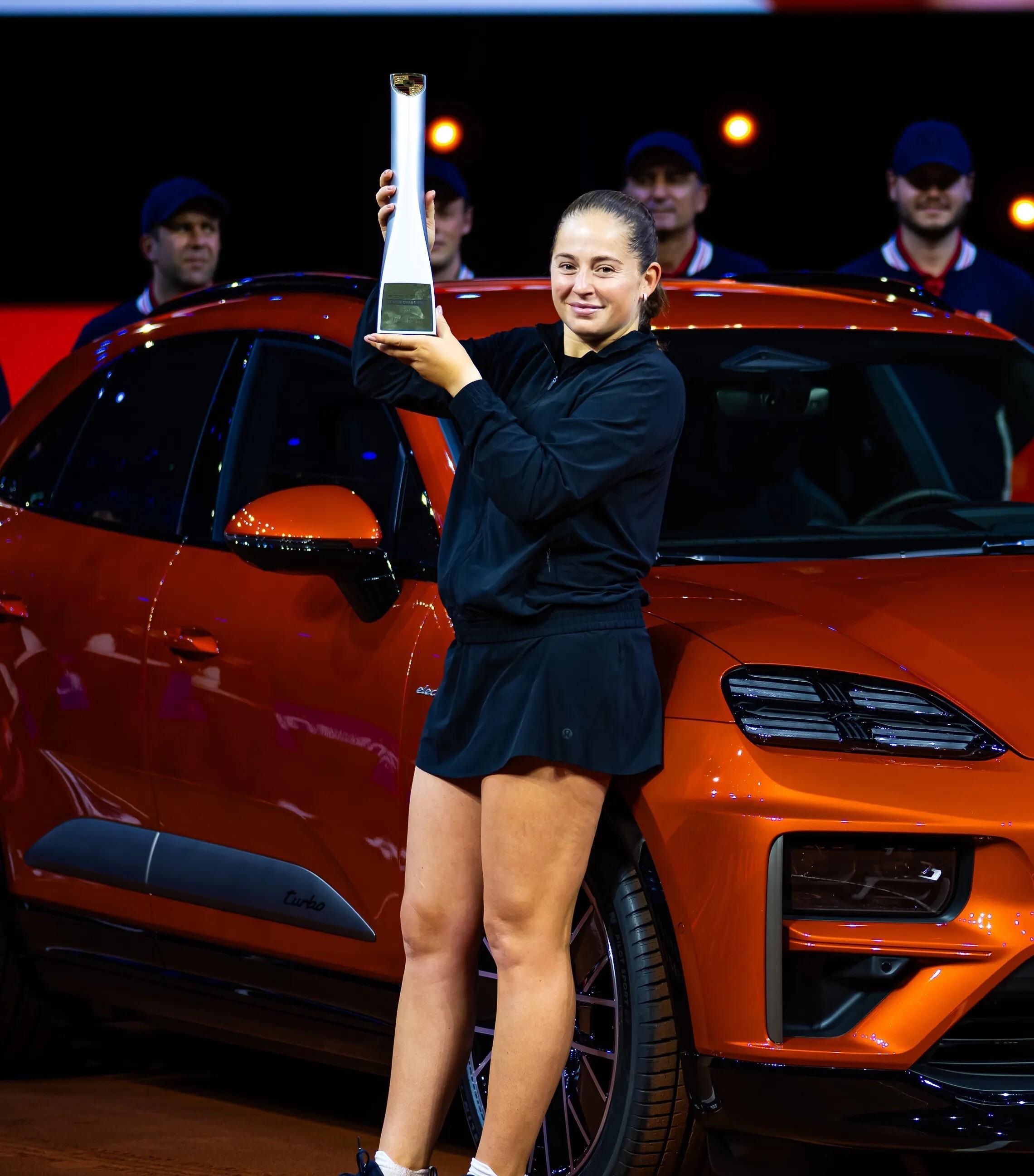 关于斯图加特遭遇连败,前景堪忧的信息 关于斯图加特遭遇连败,前景堪忧的信息