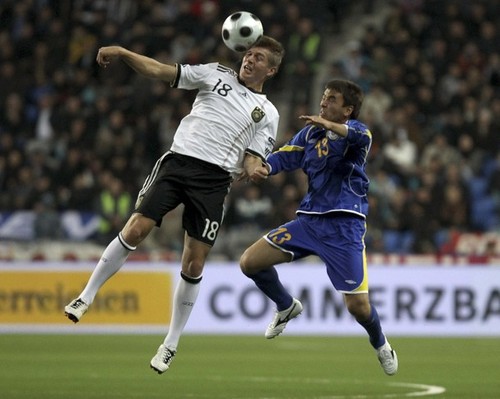 欧洲杯预选赛第二阶段迎来巅峰对决,热血擂台 欧洲杯预选赛第二阶段迎来巅峰对决,热血擂台