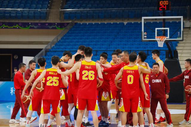 福建男篮展现实力，球队士气高昂