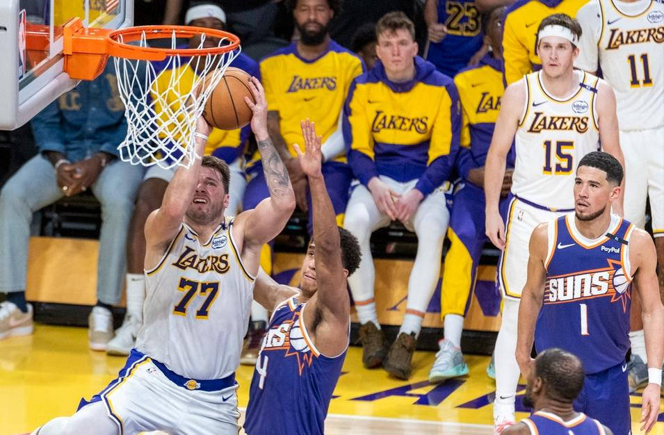 PG电子试玩官网-精彩比赛场面连连，球员表现抢眼