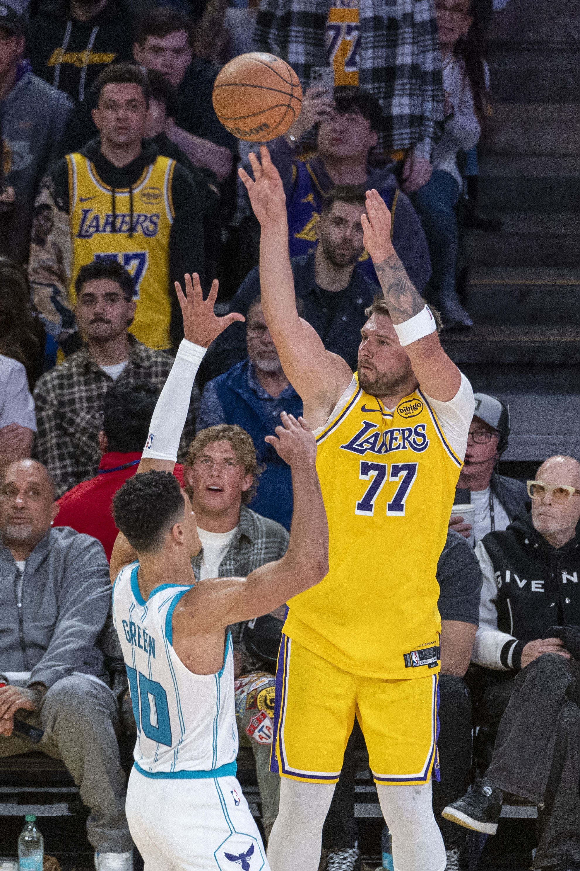 PG平台-包含湖人队球员状态火爆，主场轻松夺胜的词条