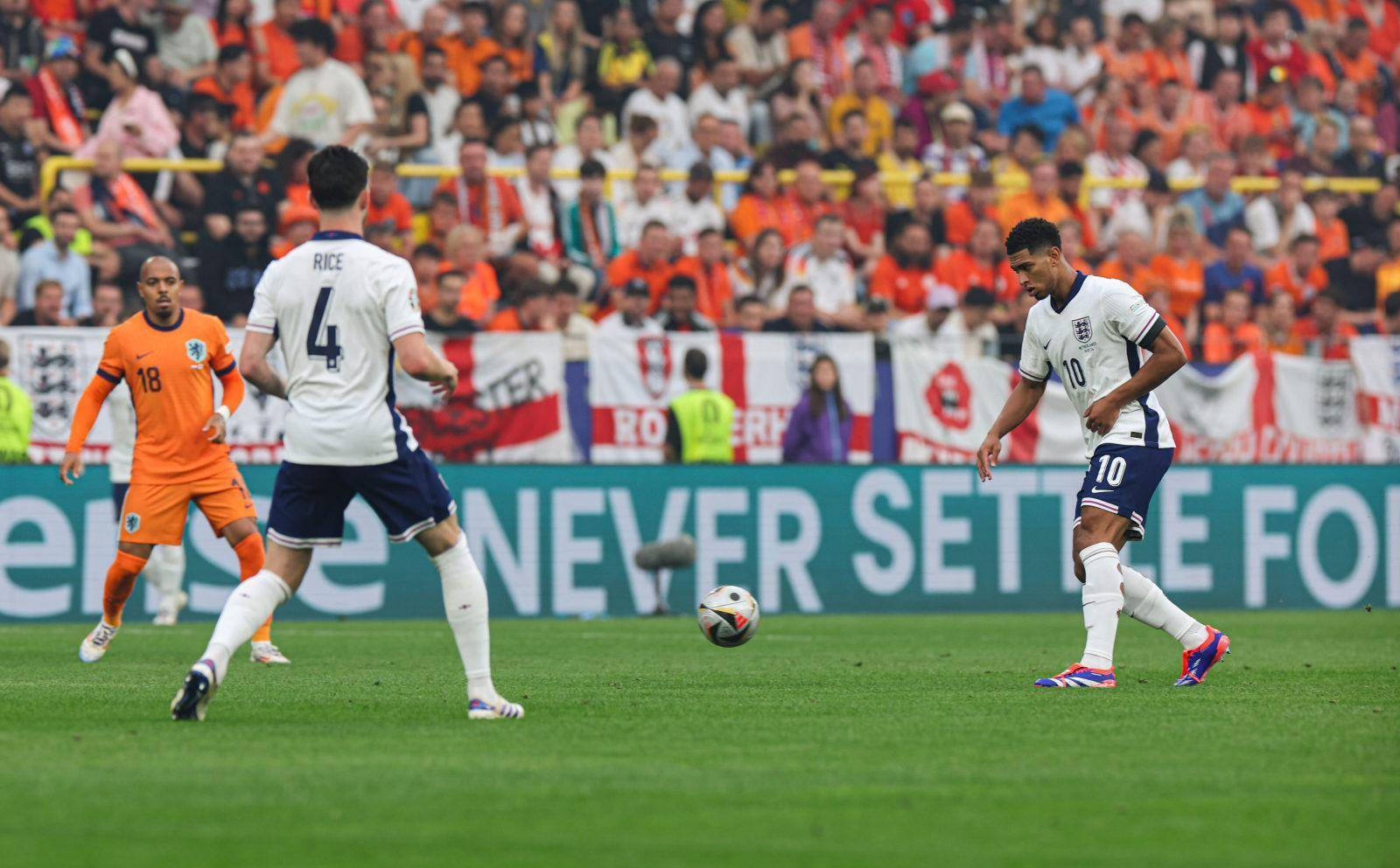 PG电子官方-关于欧洲杯预选赛中球员们的技术展现令人惊叹的信息