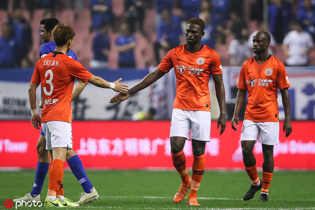 球员交易市场升温,众多球队展开激烈竞争 球员交易市场升温,众多球队展开激烈竞争