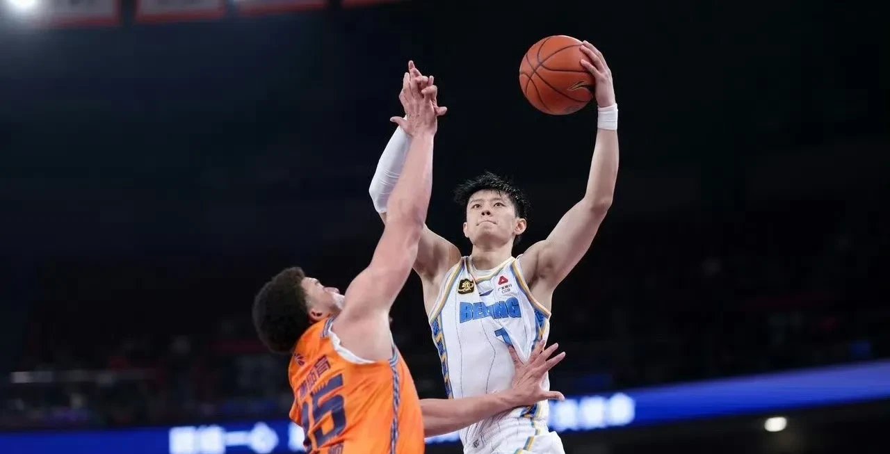 上海队新秀表现抢眼,跻身球队主力 上海队新秀表现抢眼,跻身球队主力