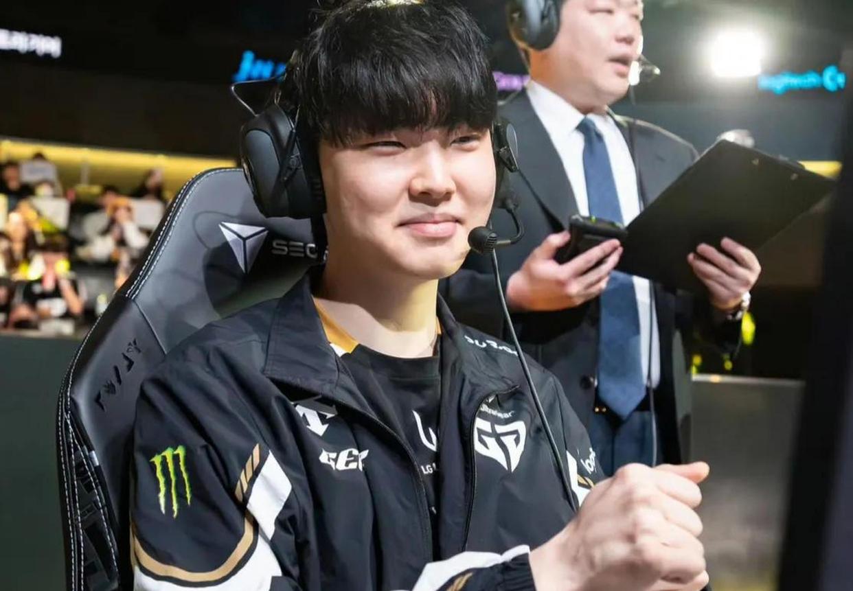 关于T1横扫GEN,Keria完成史诗逆转强强对话半决赛,技惊四座的信息 关于T1横扫GEN,Keria完成史诗逆转强强对话半决赛,技惊四座的信息