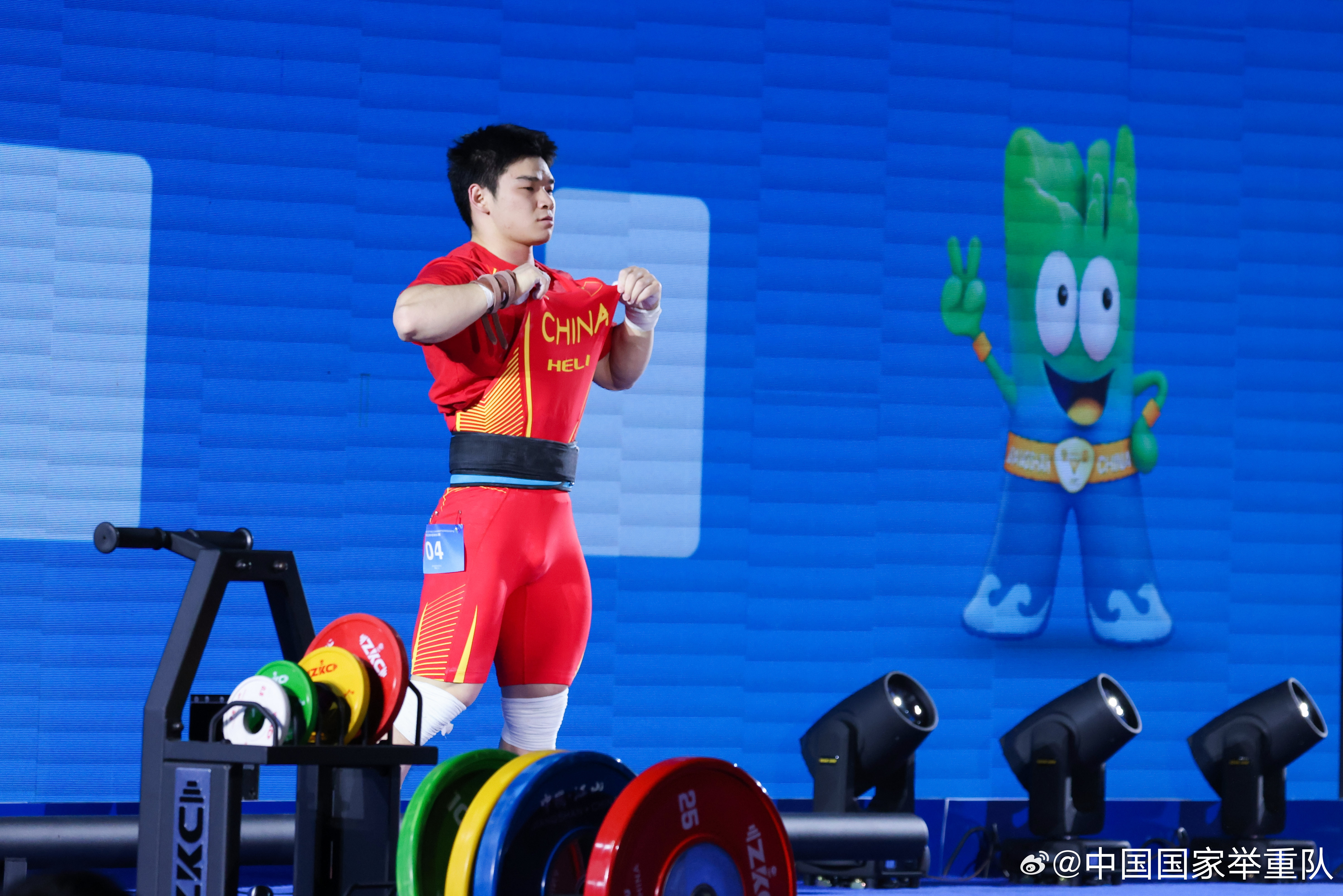 举重男子公斤级:刘凯救援金牌 举重男子公斤级:刘凯救援金牌