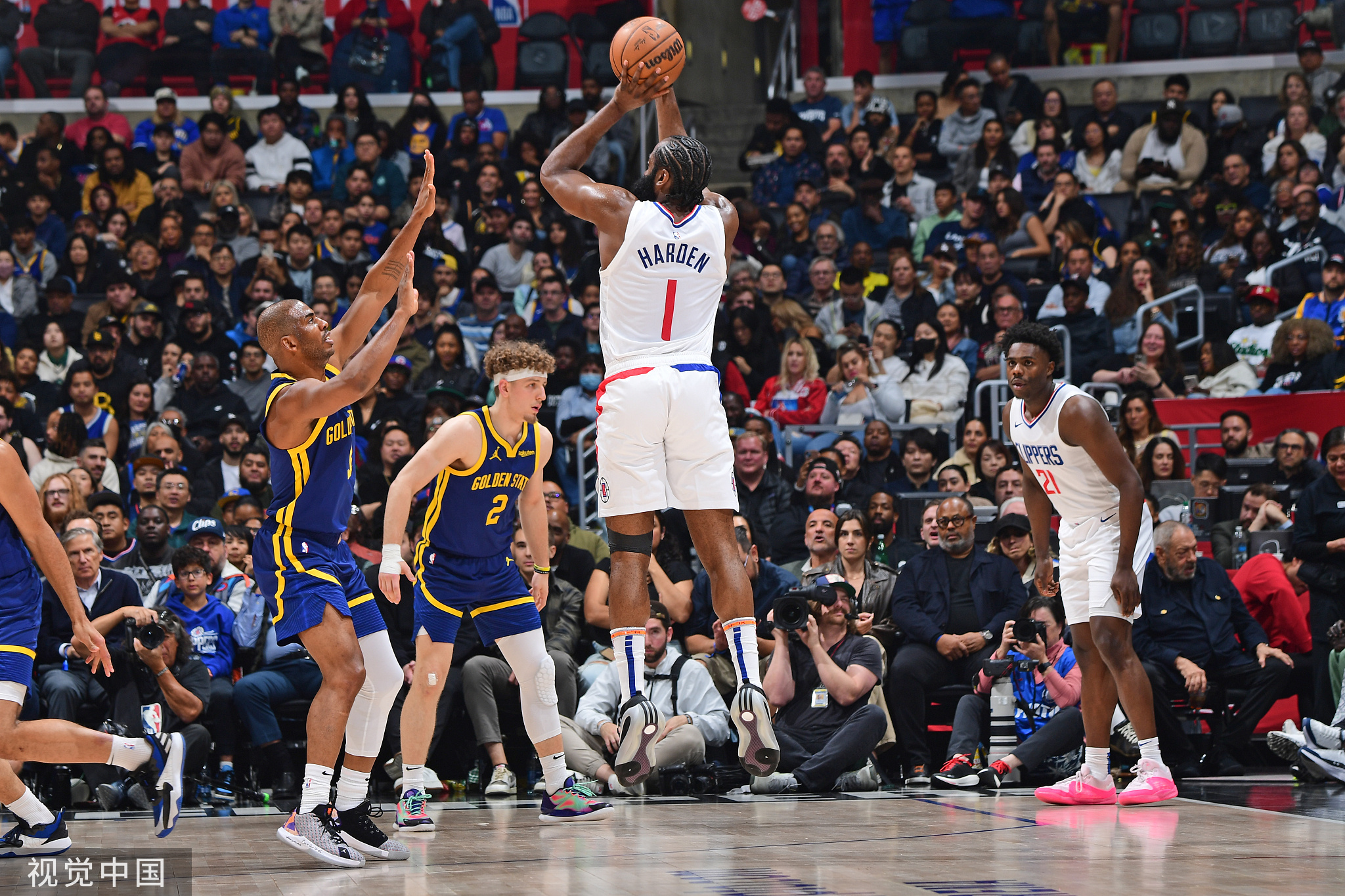 勇士队主场轻松击败快船队 勇士队主场轻松击败快船队