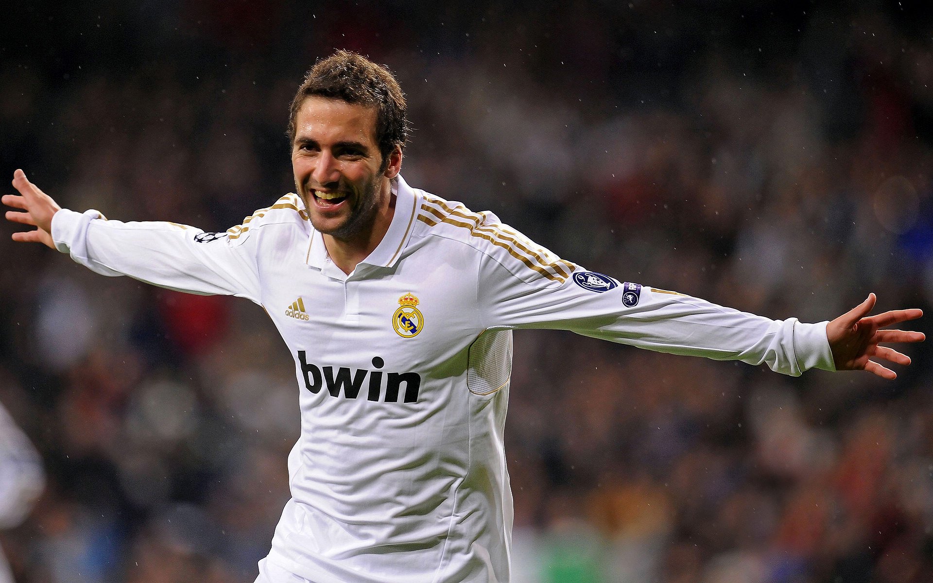 德甲争冠战之夜，当飓风来袭！欧文用闪电四连击撕碎钢铁防线