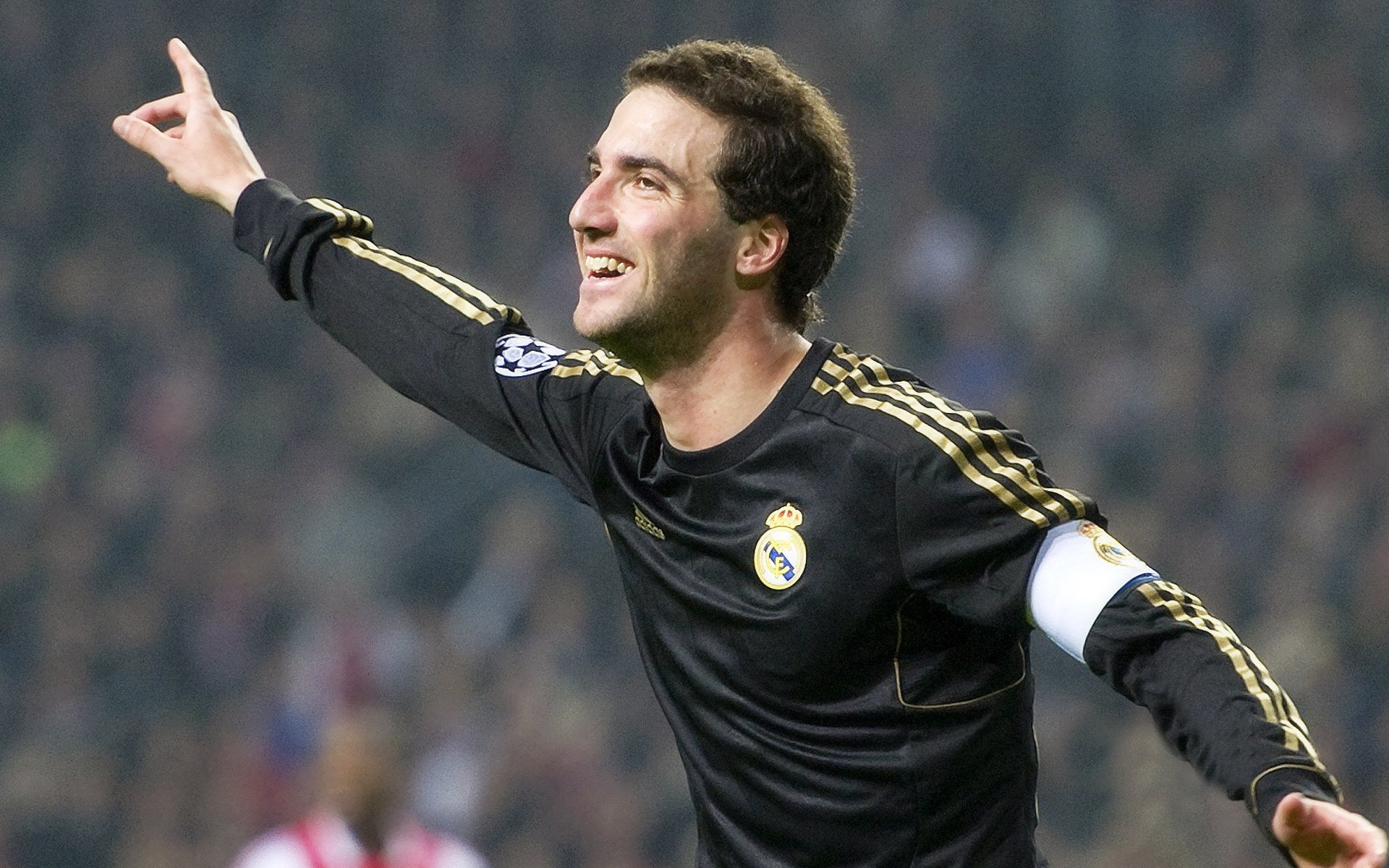 天神下凡！阿尔瓦雷斯三箭定江山，马竞克曼联吹响争冠最强音